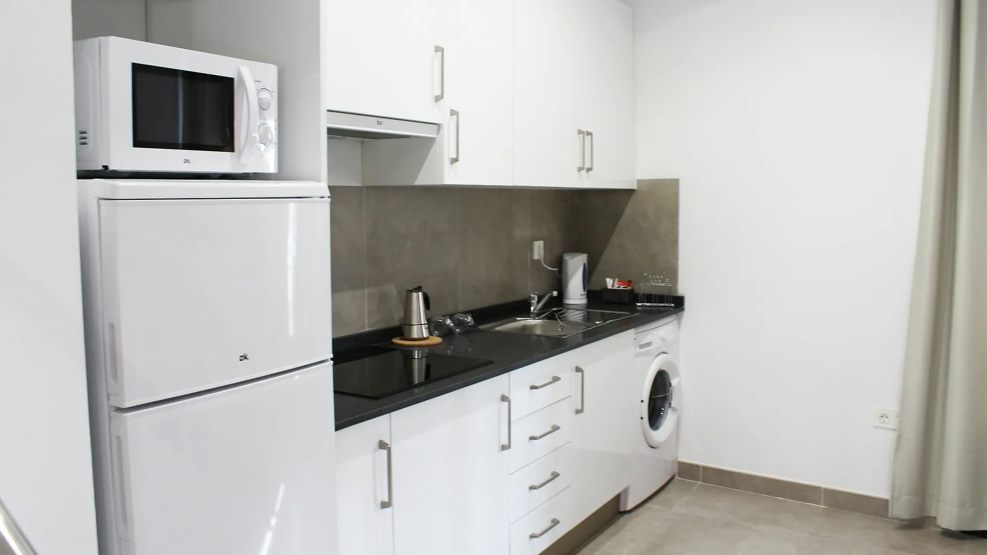 Nest Flats Granada Apartment 0*,