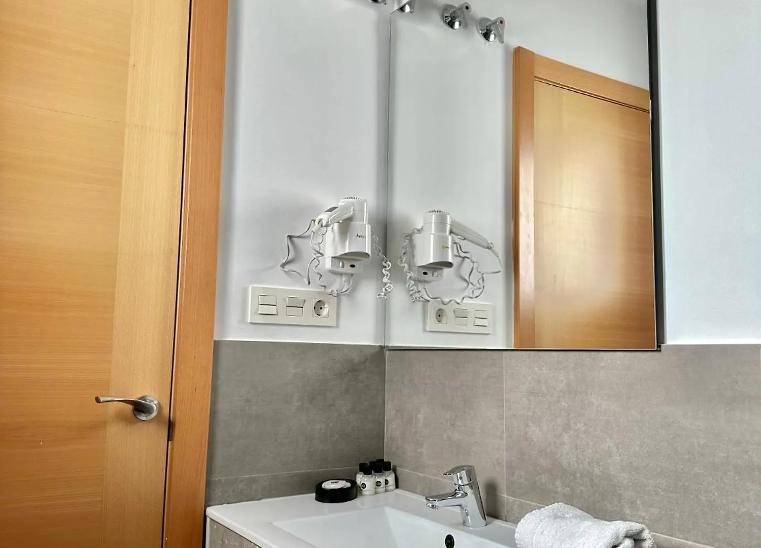 Nest Flats Granada Apartment 0*,  Spain